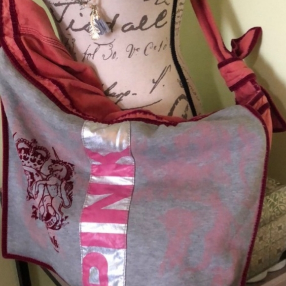 Victoria Secret duffle bag EUC - Picture 2 of 2